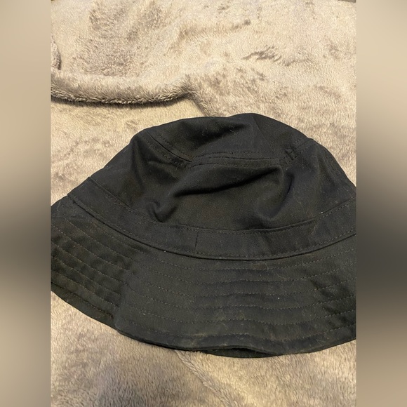 Aritzia TNA Bucket Hat - Picture 1 of 5